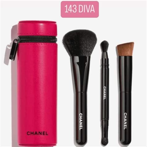 les pinceaux de chanel pink